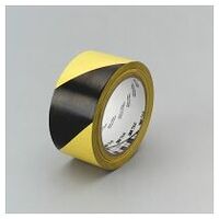 3M™ Veszélyre figyelmeztető szalag 766, sárga/fekete, 50 mm x 33 m, 12 tekercs, egyenként és praktikusan csomagolva.
